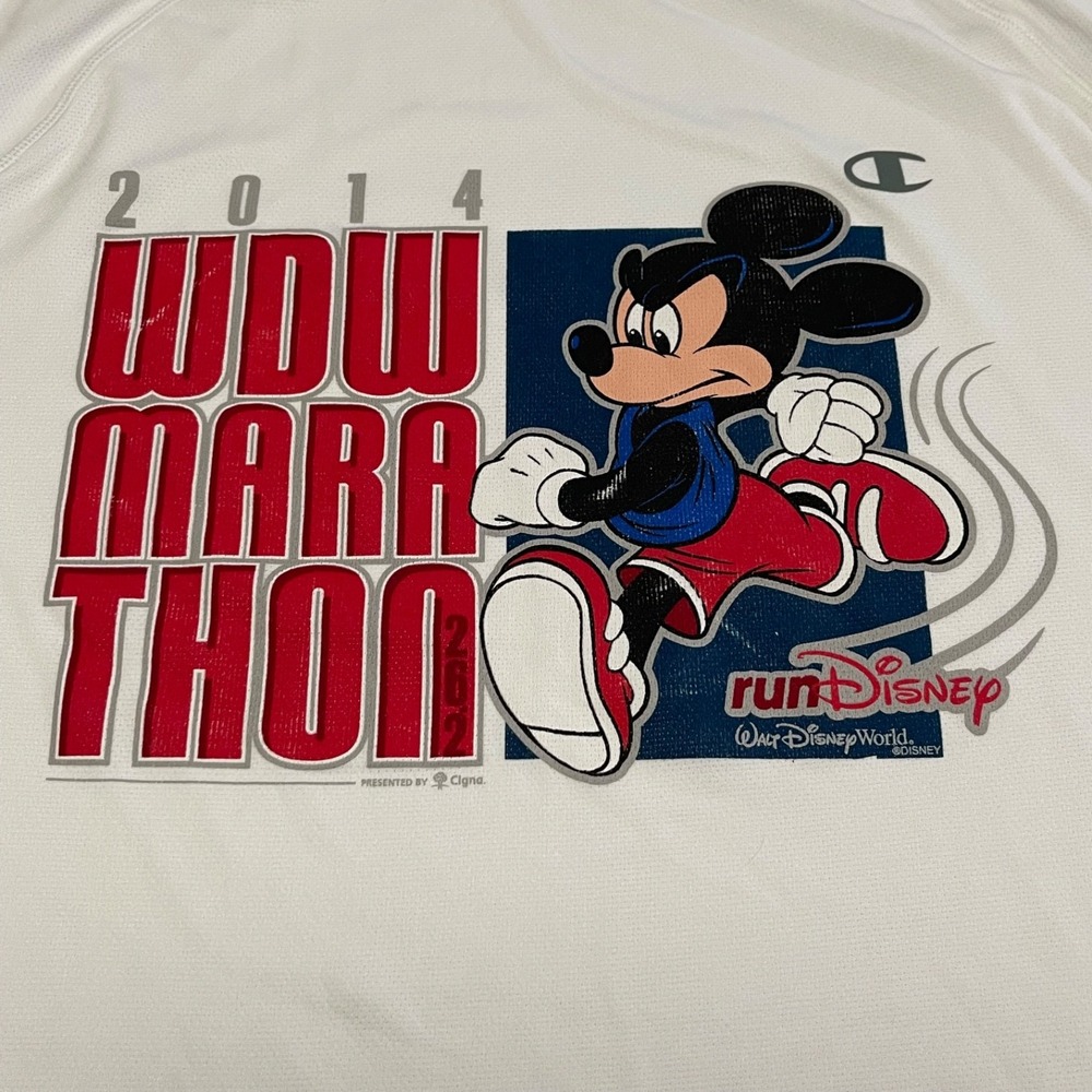 Official 2014 runDisney Walt Disney World Marathon Men's Large Finisher Shirt